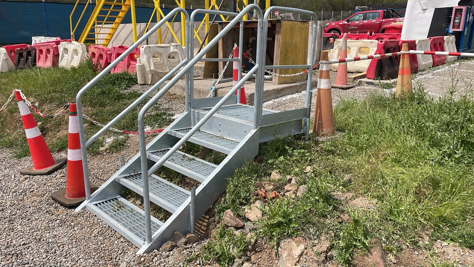 Escaleras metálicas galvanizadas pasada petril, imagen 3