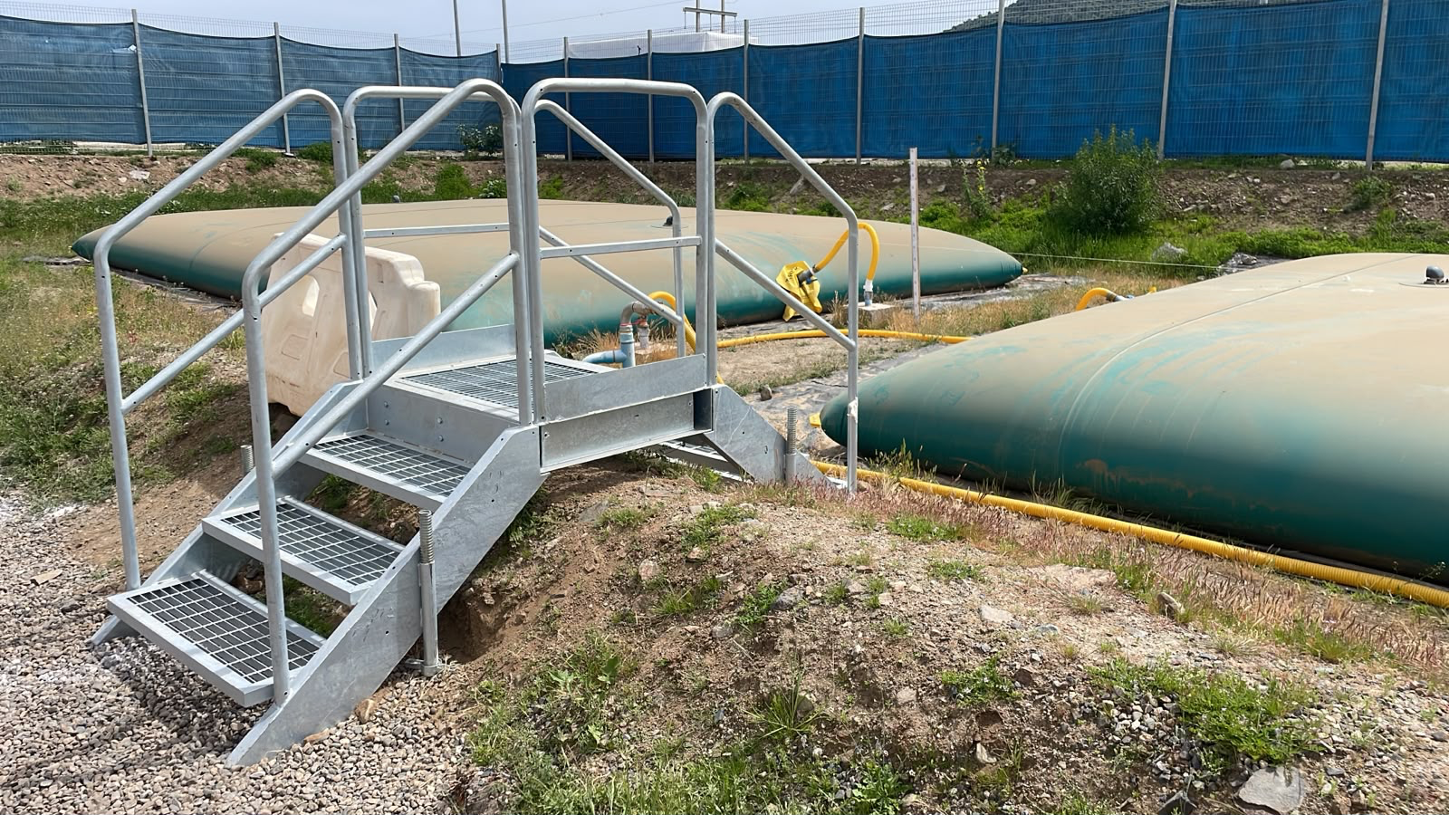 Escaleras metálicas galvanizadas pasada petril, imagen 4